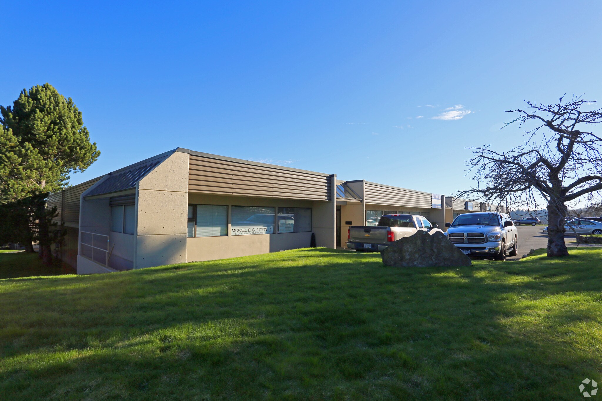 4223 Commerce Cir, Saanich, BC for Rent