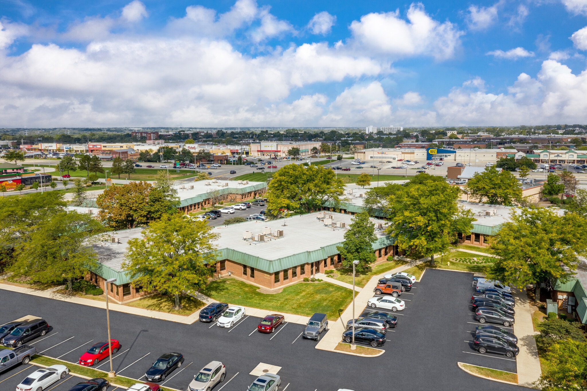 13071327 Butterfield Rd Downers Grove, IL 60515 Industrial Park