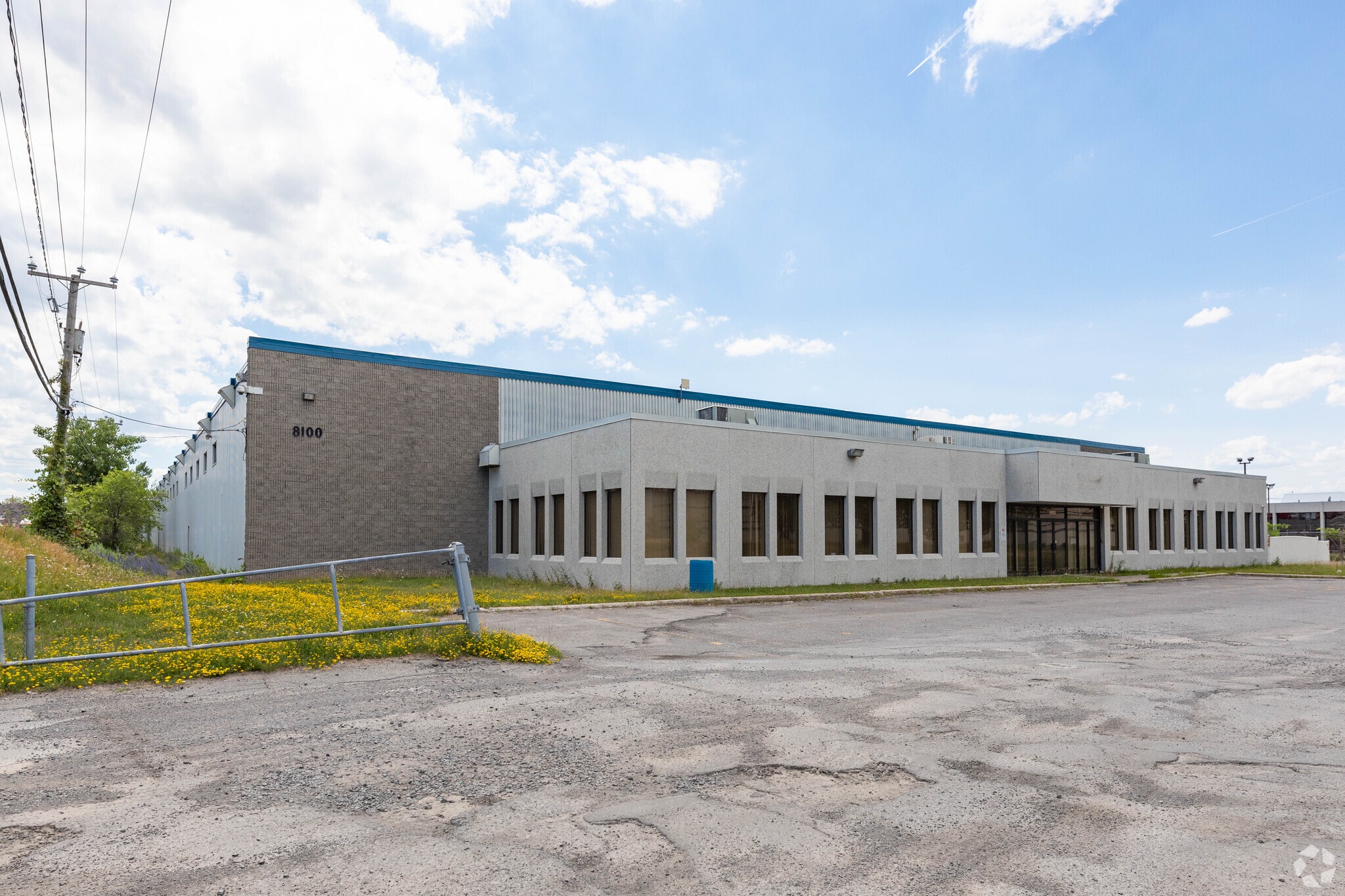 8100-8200 Boul Cavendish, Saint-Laurent, QC for Rent