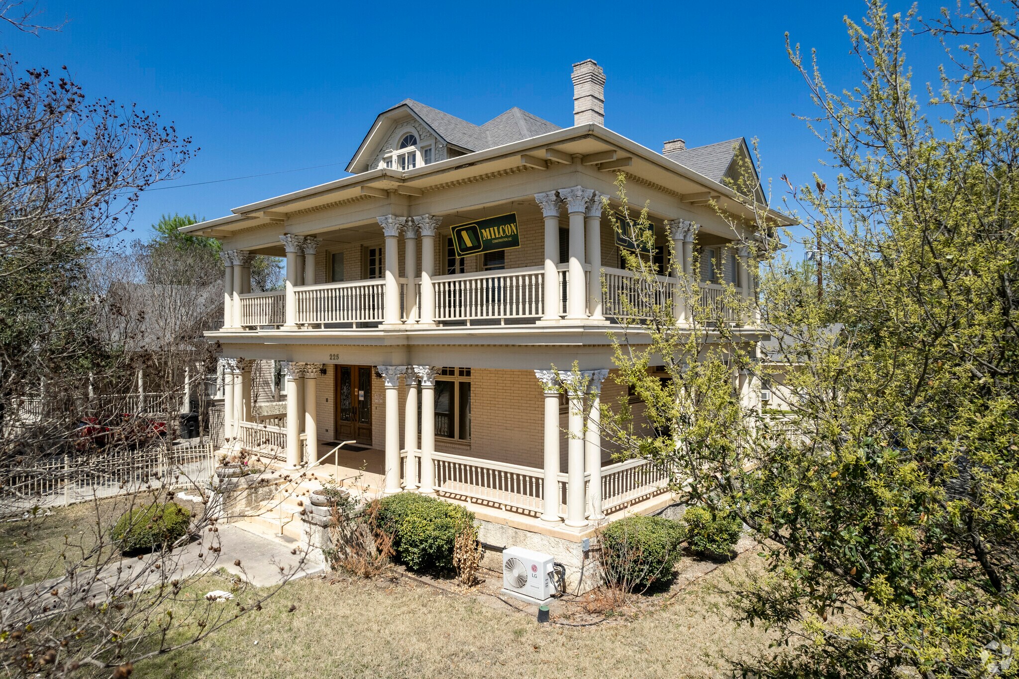 225 E Locust St, San Antonio, TX for Rent