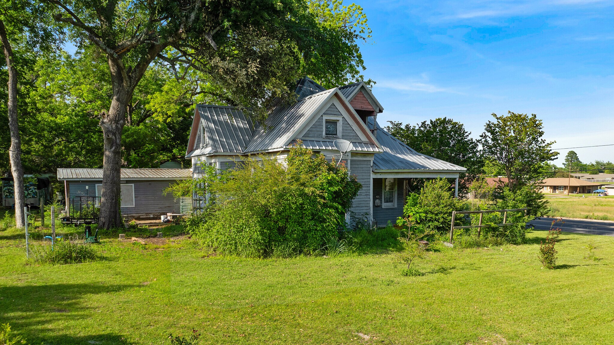 1975 E Cherry St, Paris, TX for Sale