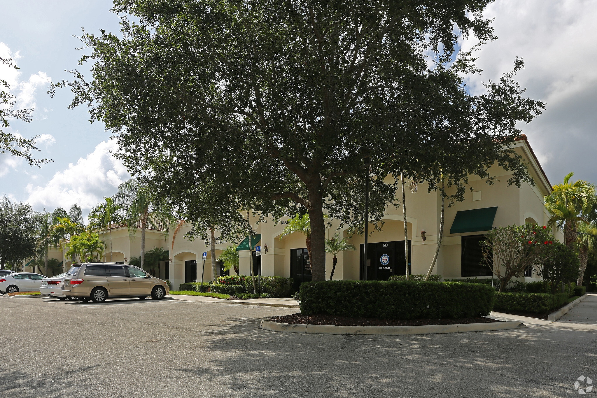 610-628 SE Central Pky, Stuart, FL for Rent
