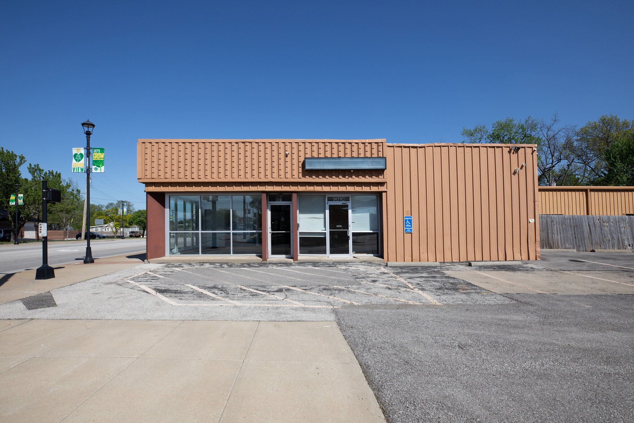 901 Main St, Grandview, MO for Rent