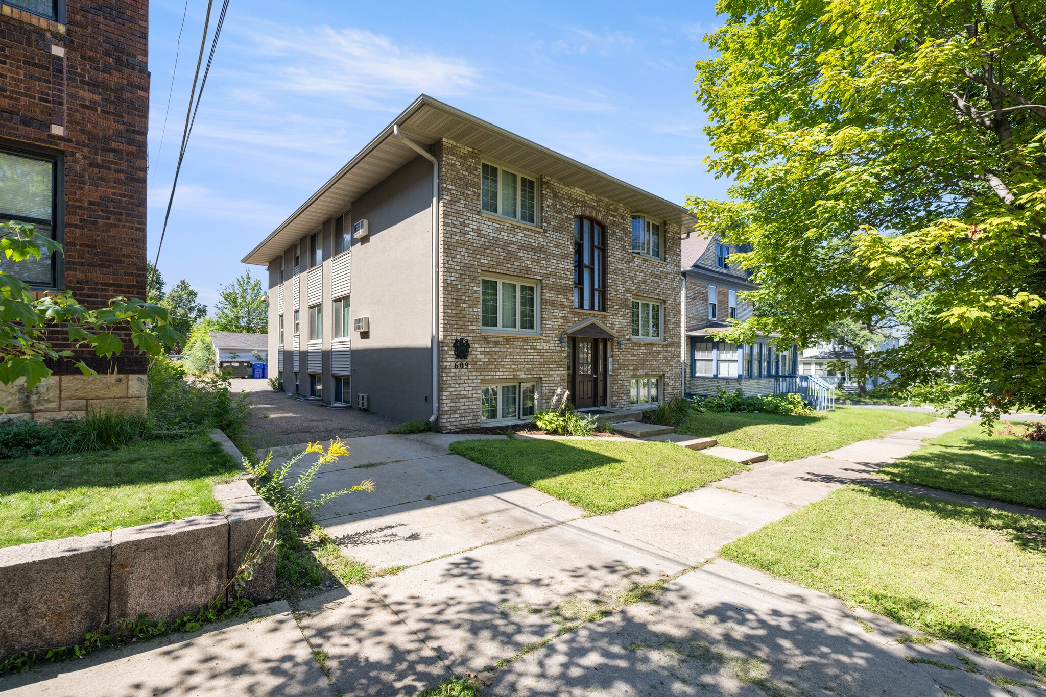 609 Park St, Saint Paul, MN for Sale