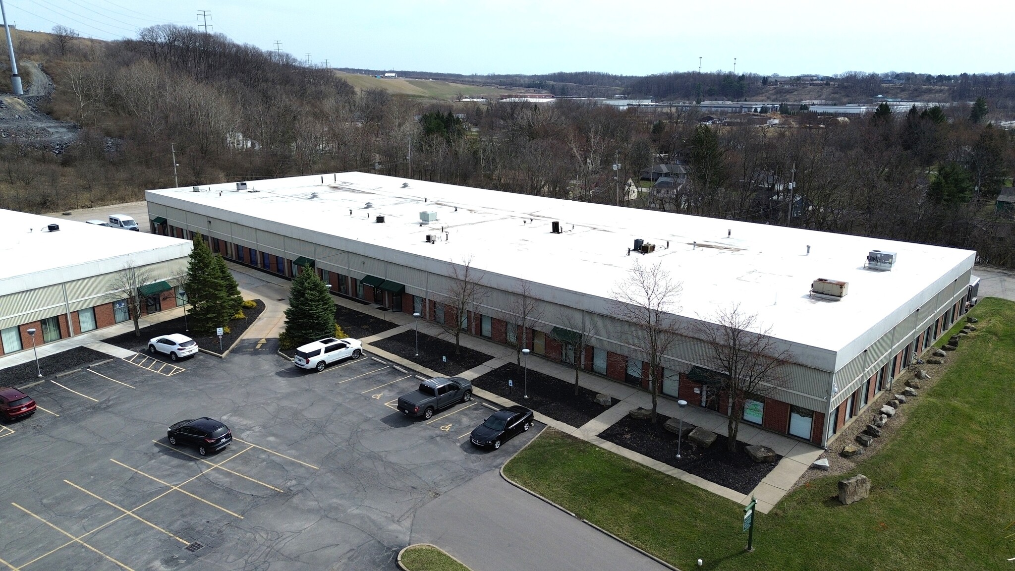 9099 Bank St, Valley View, OH for Rent