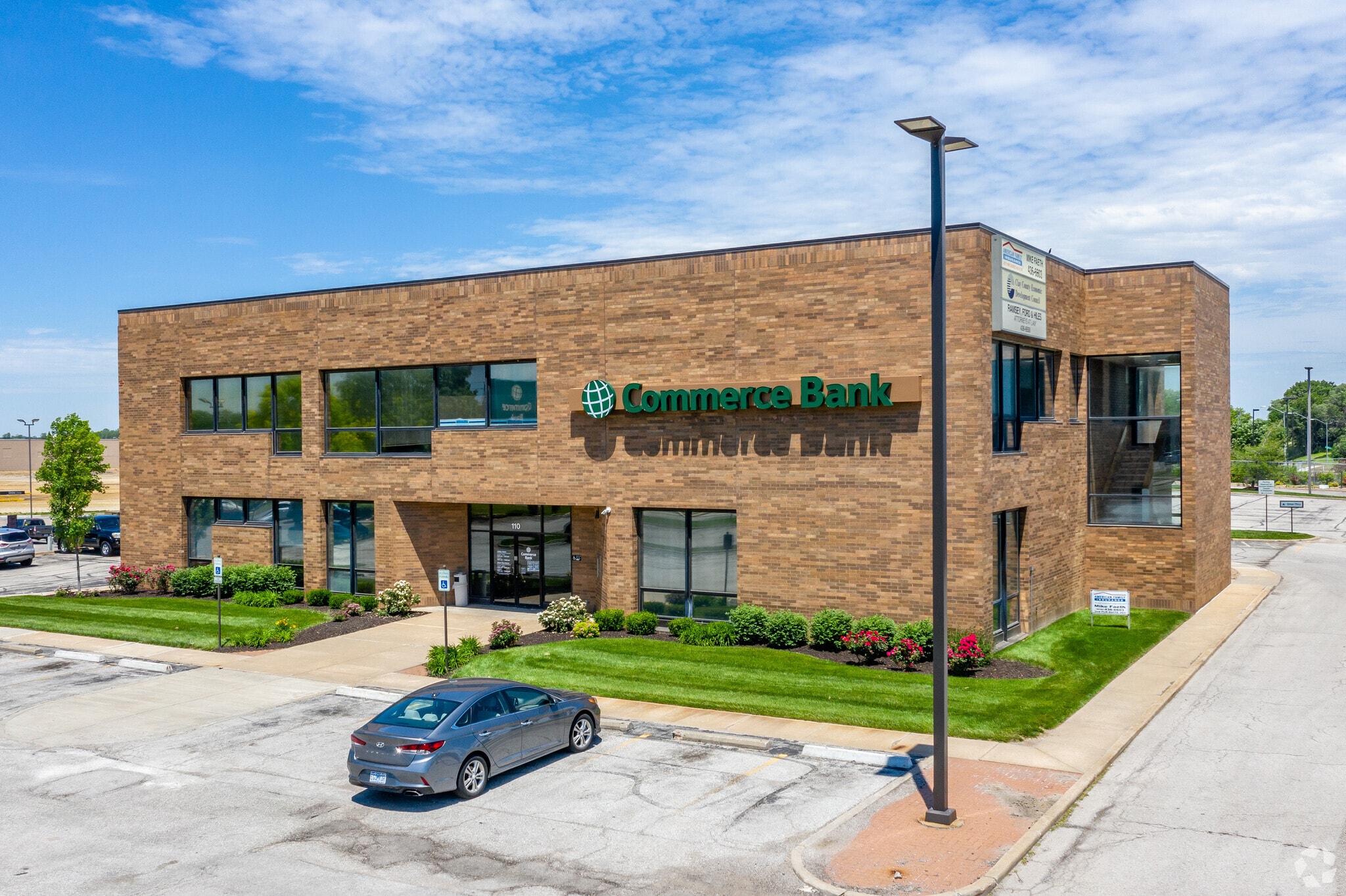 110 NW Barry Rd, Kansas City, MO for Rent