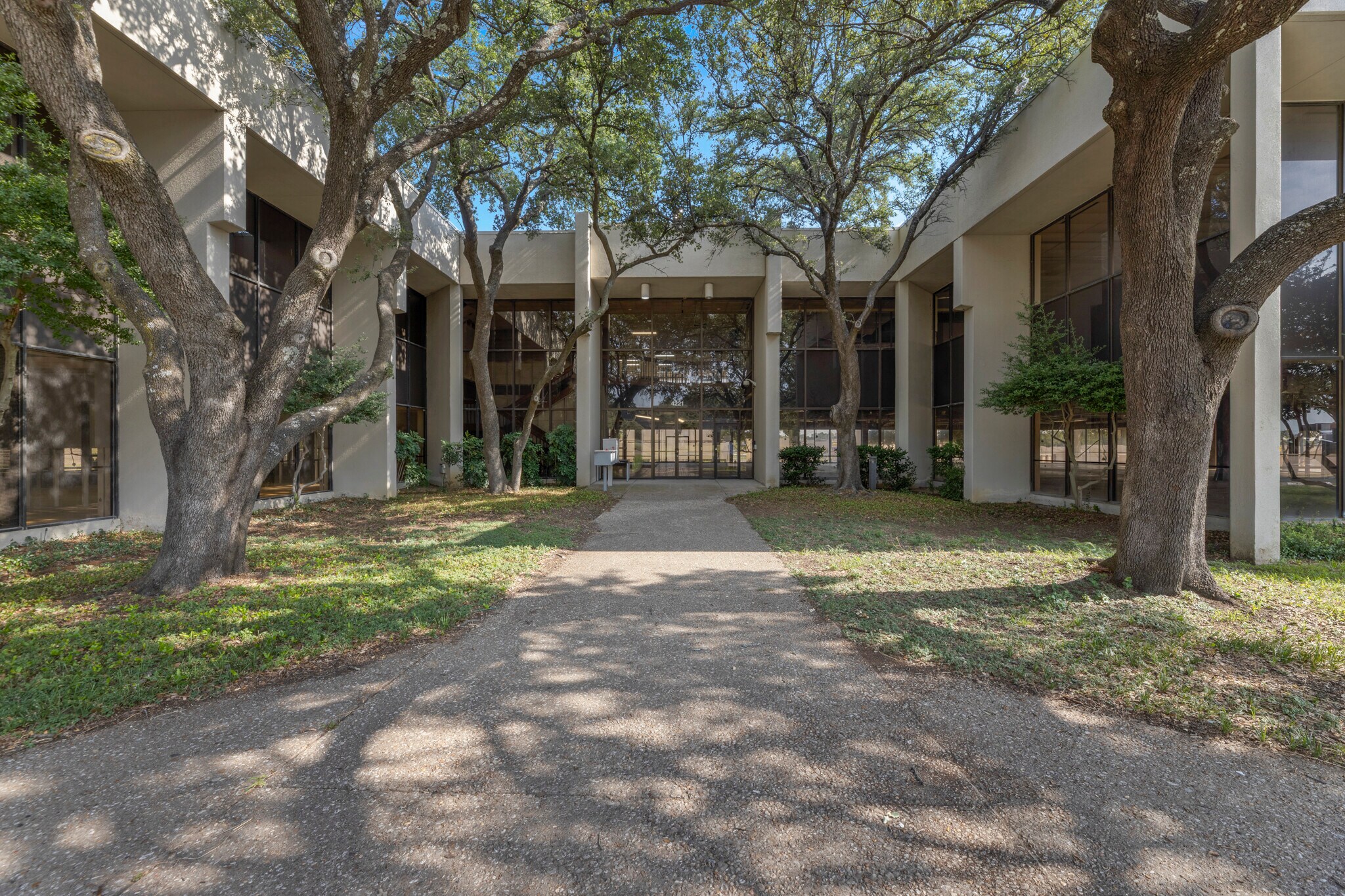4221 S Walton Walker Blvd, Dallas, TX for Sale