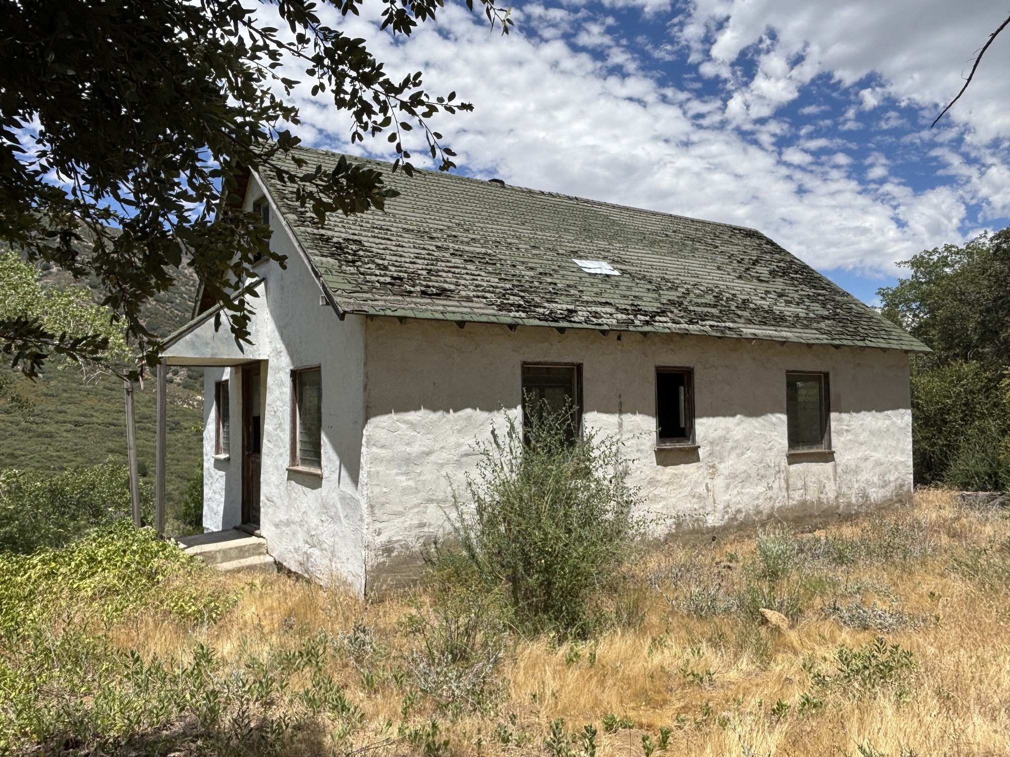 1676 Sugarpine Springs Rd, Hesperia, CA for Sale