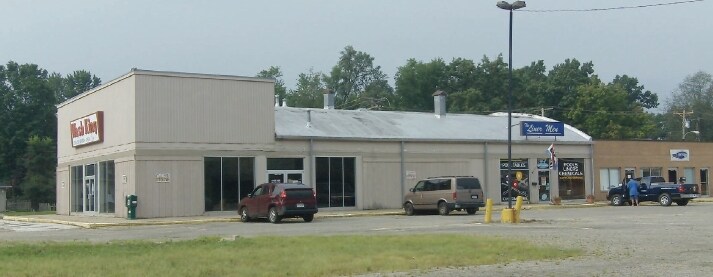 1104 N Main St, Three Rivers, MI for Rent