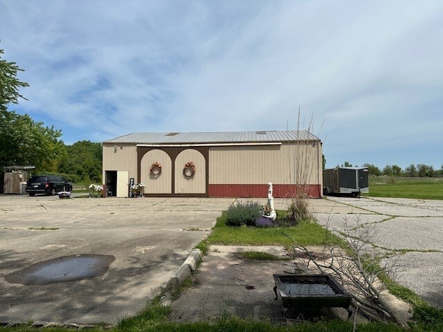 13173 Cleveland Ave, Buchanan, MI for Sale