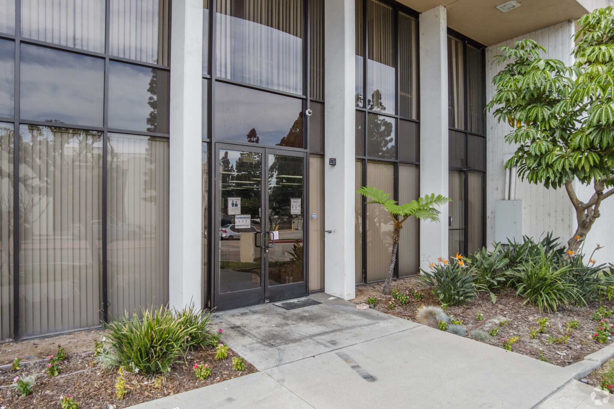 301-305 N Oak St, Inglewood, CA for Rent