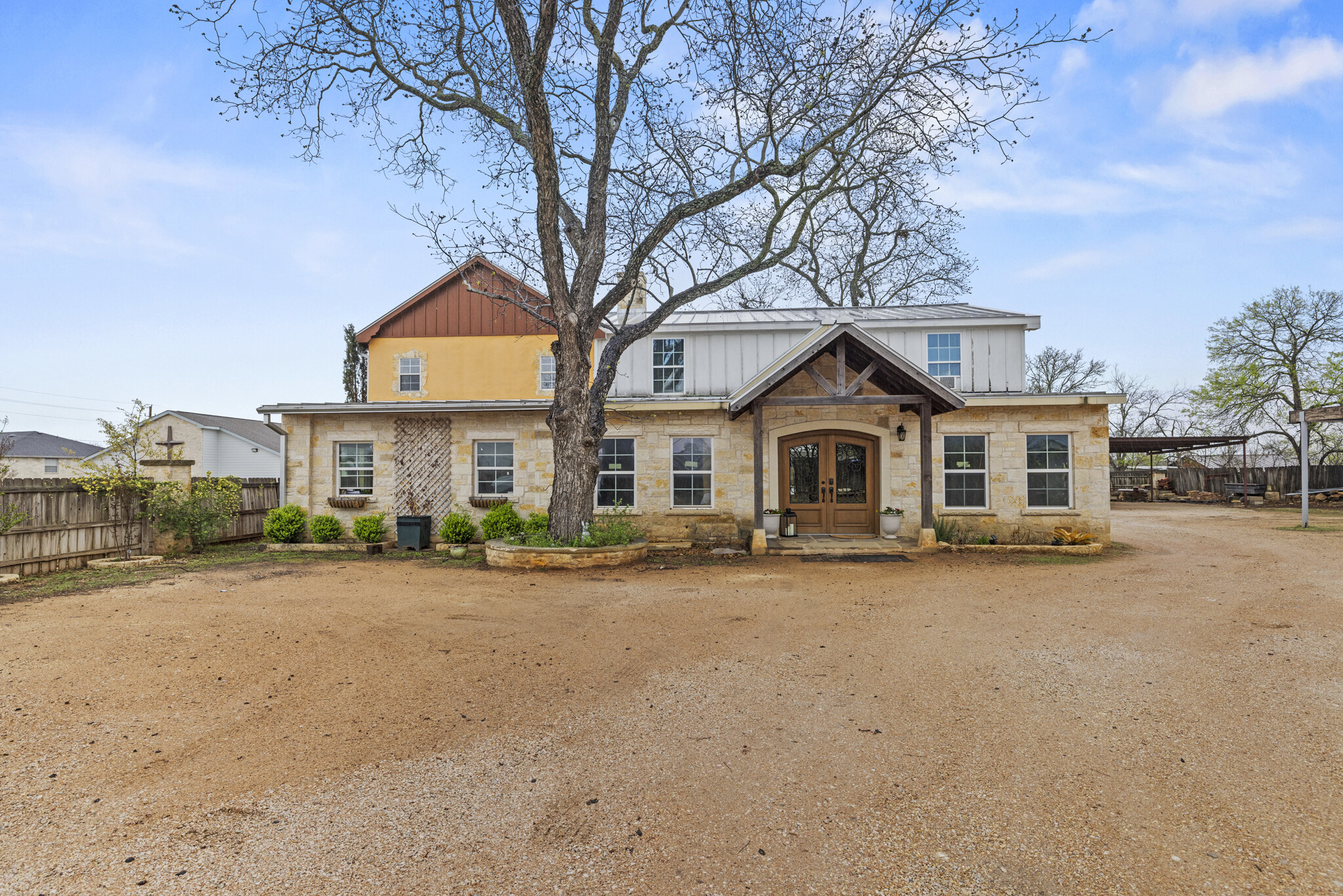 1007 Friendship Ln, Fredericksburg, TX for Sale