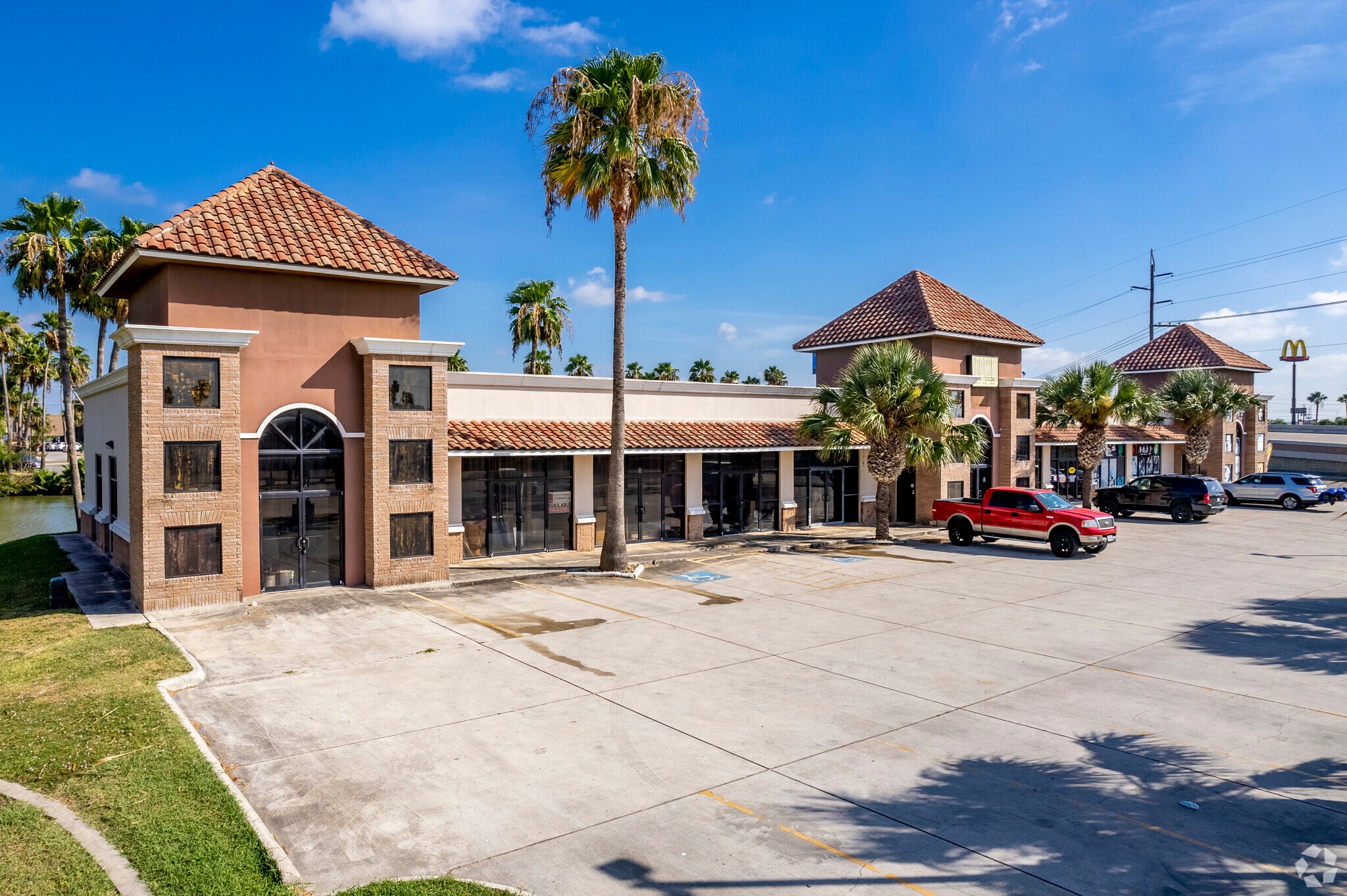 2155 N Expressway 77/83 Brownsville, TX 78520 Retail Property for