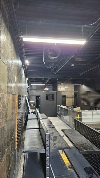 Cleveland, OH Retail - 756 1/2 E 200th St