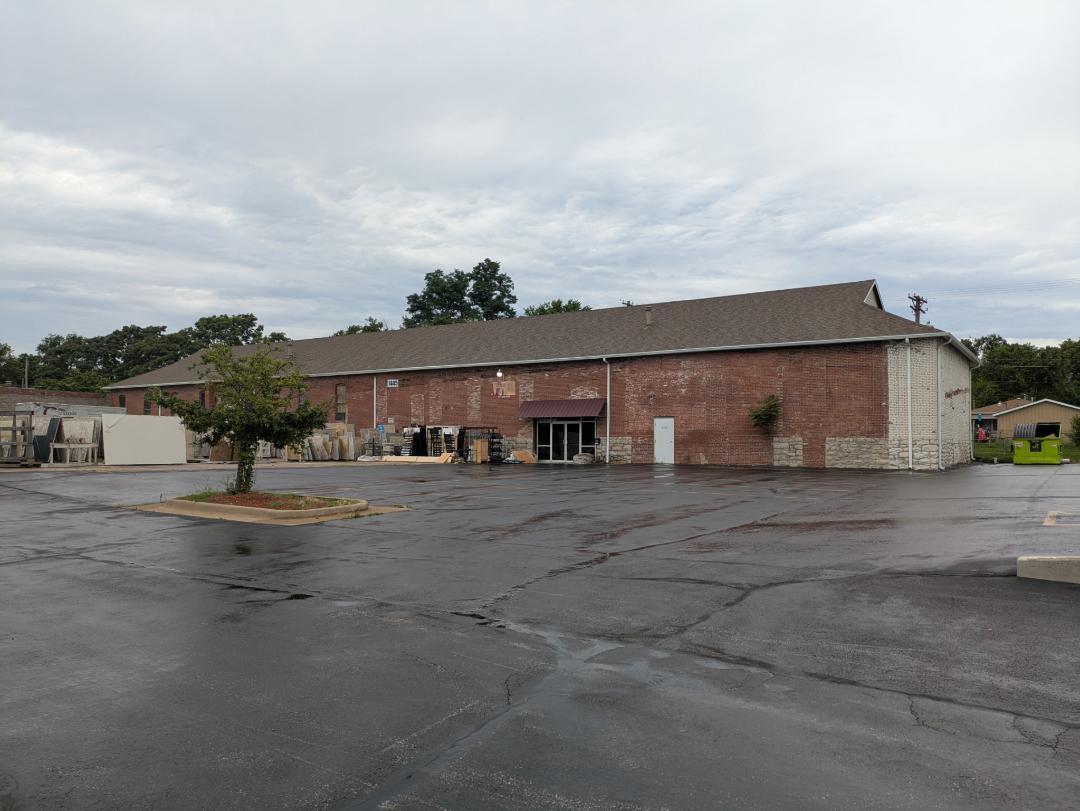 1445 W Chestnut Expy, Springfield, MO for Rent