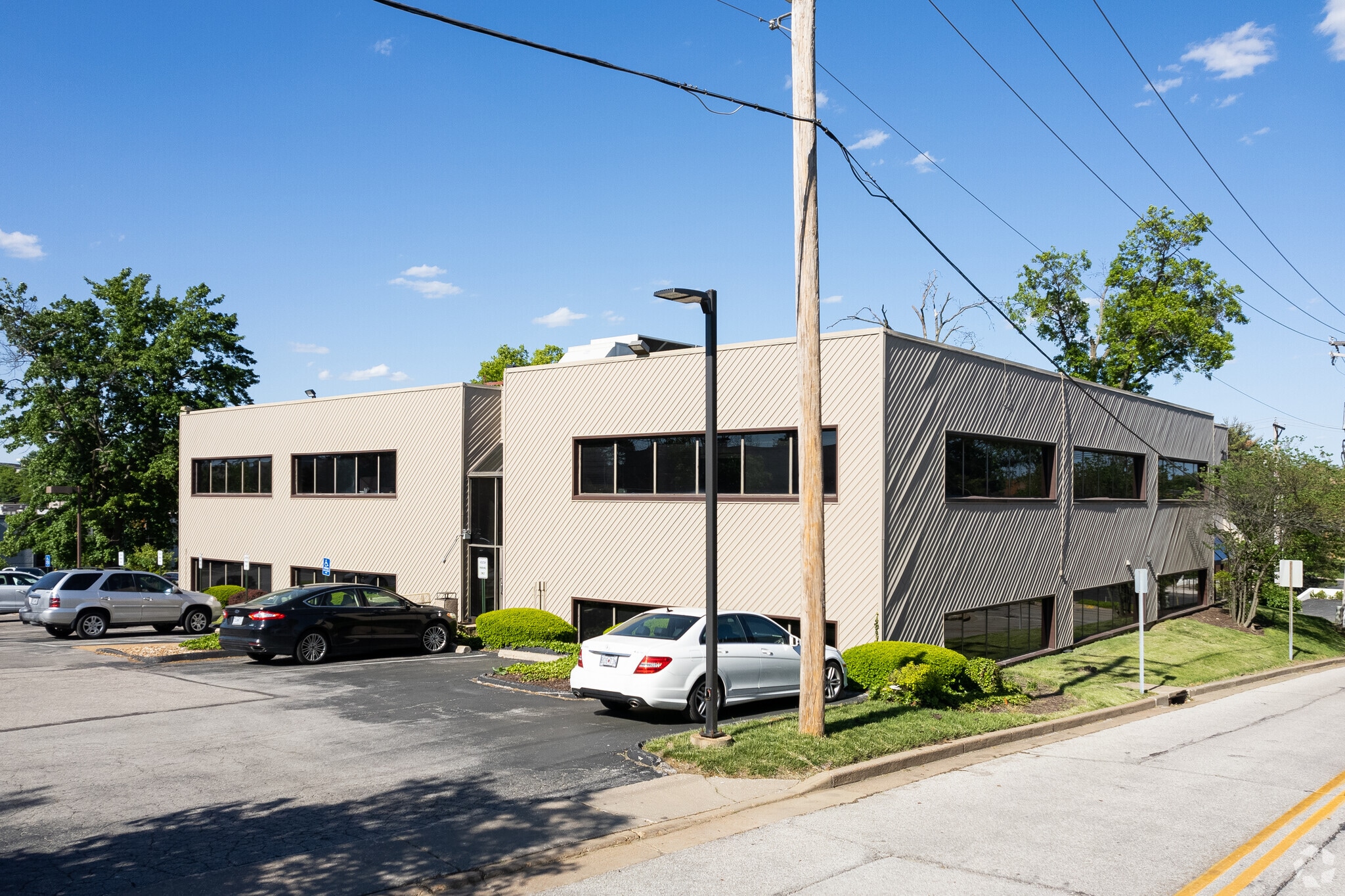711 Old Ballas Rd, Creve Coeur, MO for Rent