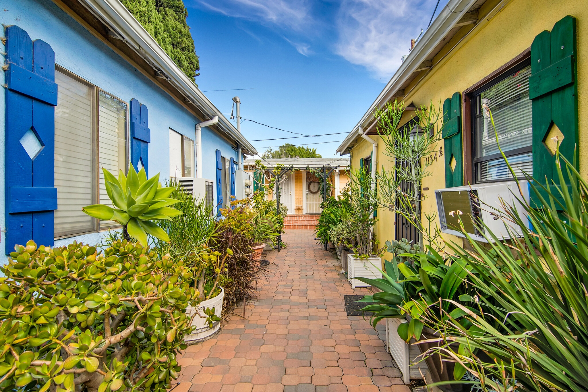 1134 N Beachwood Dr Los Angeles, CA 90038 MultiFamily Property for