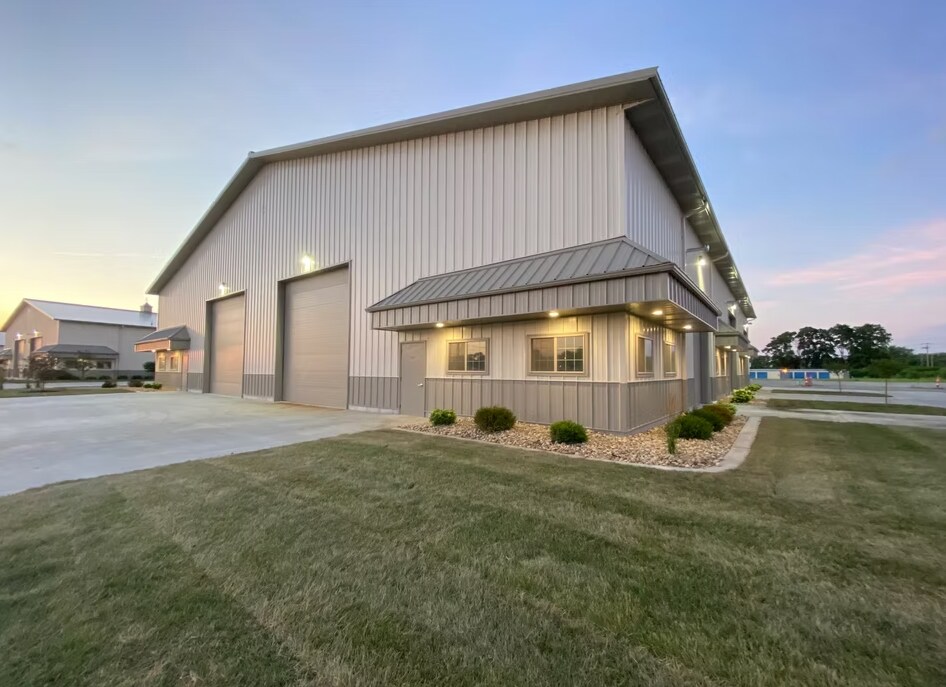 2101-2103 2nd Ave N, Silvis, IL for Rent