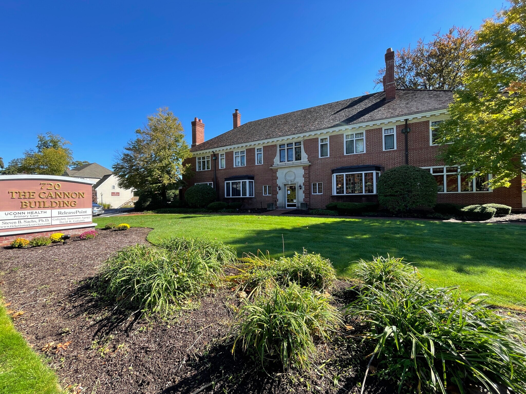 700-720 Hopmeadow St, Simsbury, CT for Rent
