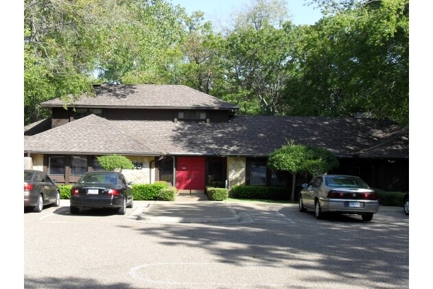 4555 Lake Shore Dr, Waco, TX for Sale