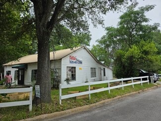 Huntsville, TX Apartments - 2020 Avenue L 1/2 Huntsville, TX Apartments - 2020 Avenue L 1/2