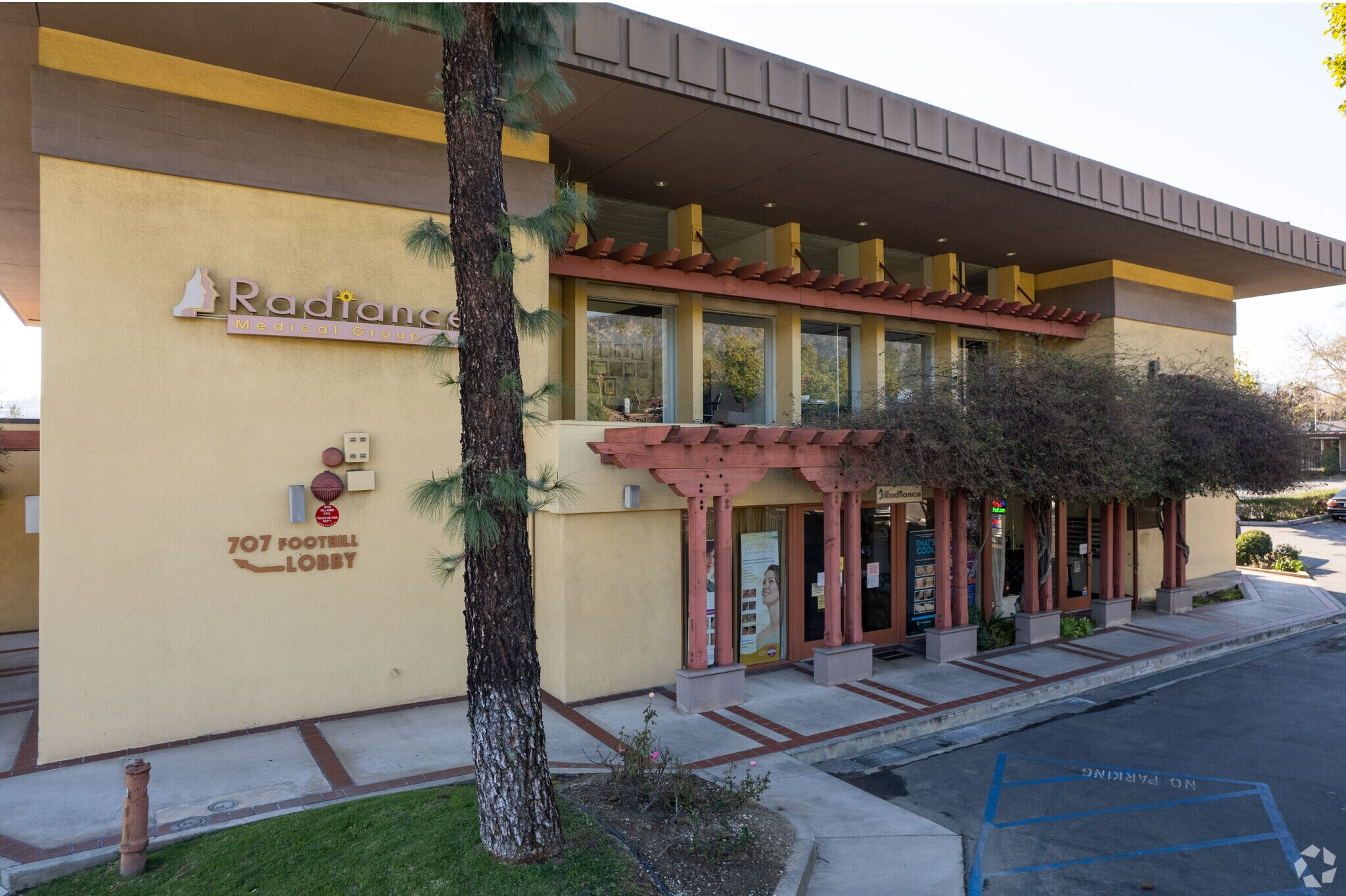 707 Foothill Blvd La Canada Flintridge, CA 91011 Retail Property for