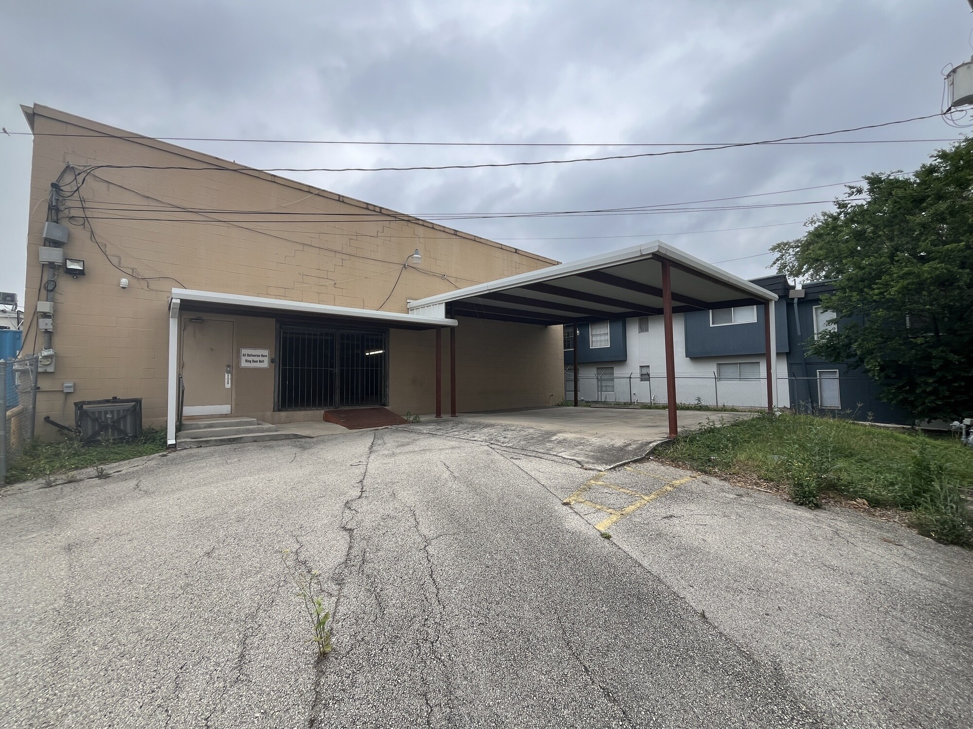 2502 Harry Wurzbach Rd, San Antonio, TX for Rent