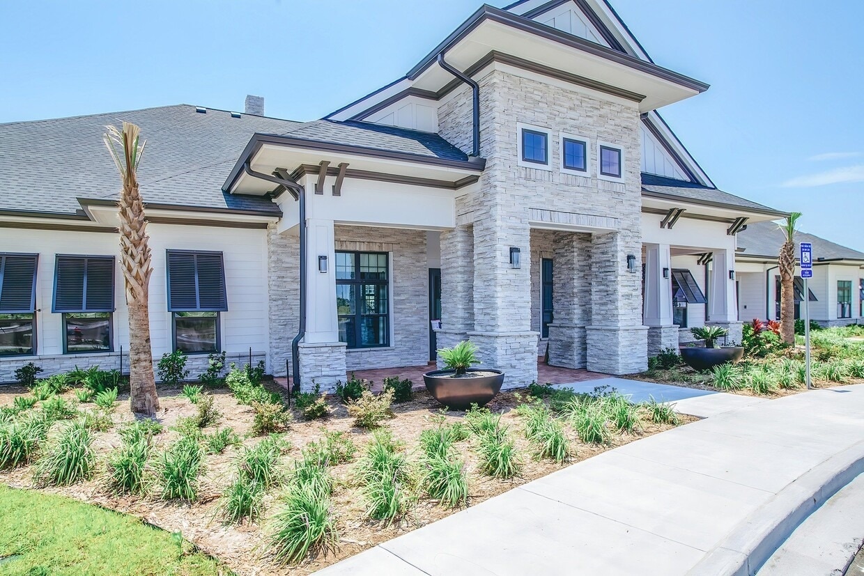 1000 Brunswick Cir, Brunswick, GA for Rent