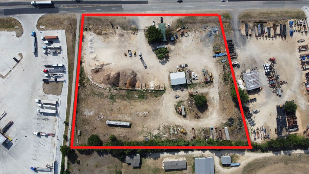 1951 S Magnolia Ave, Luling, TX for Sale