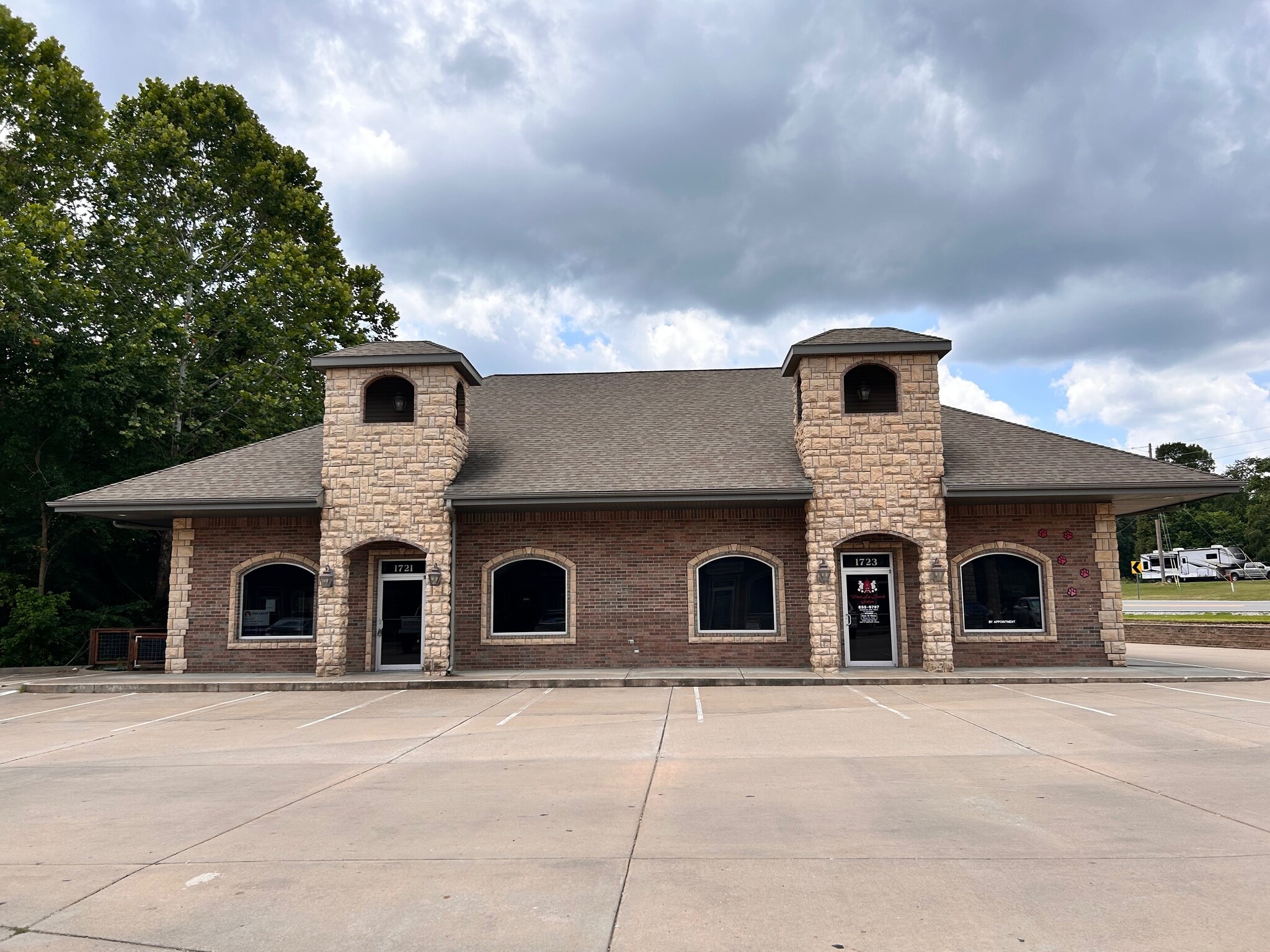 1701 W Forest Hills Blvd, Bella Vista, AR for Rent