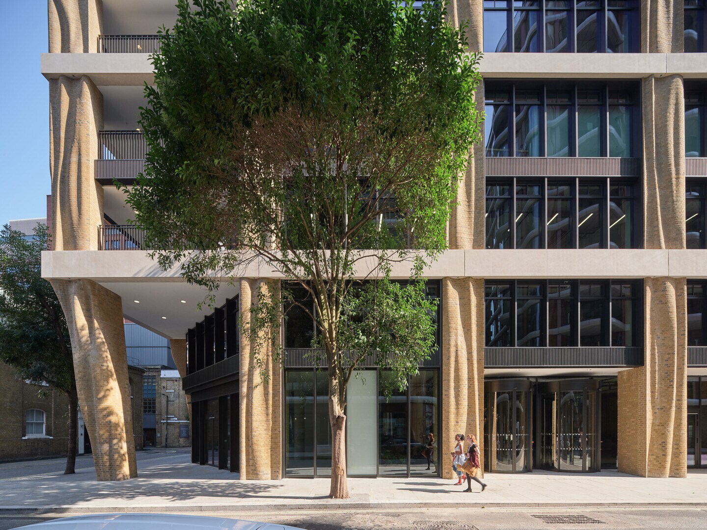135 Park St, London, LND for Rent