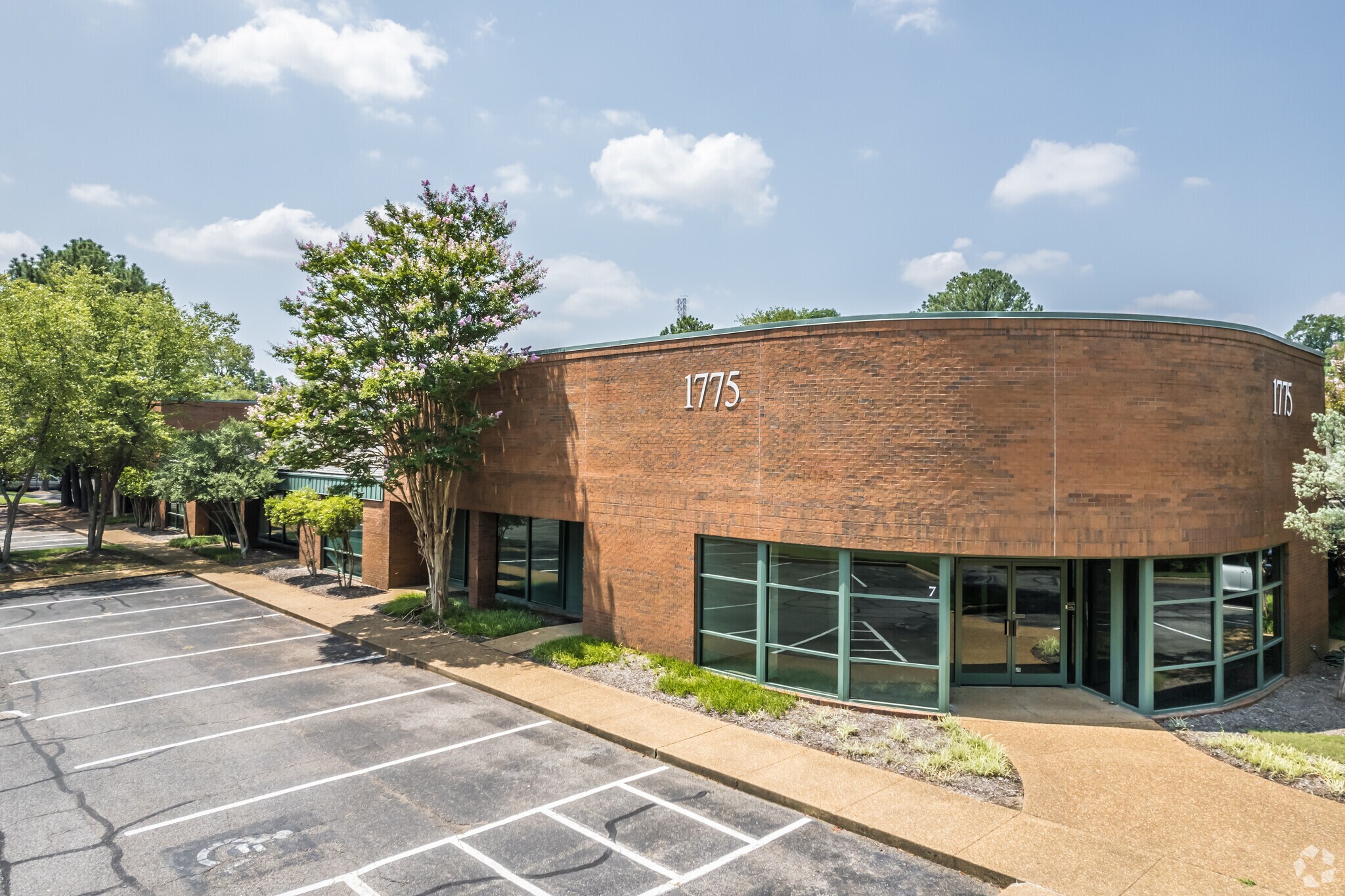 1775 Moriah Woods Blvd Memphis, TN 38117 Office Property for Lease on