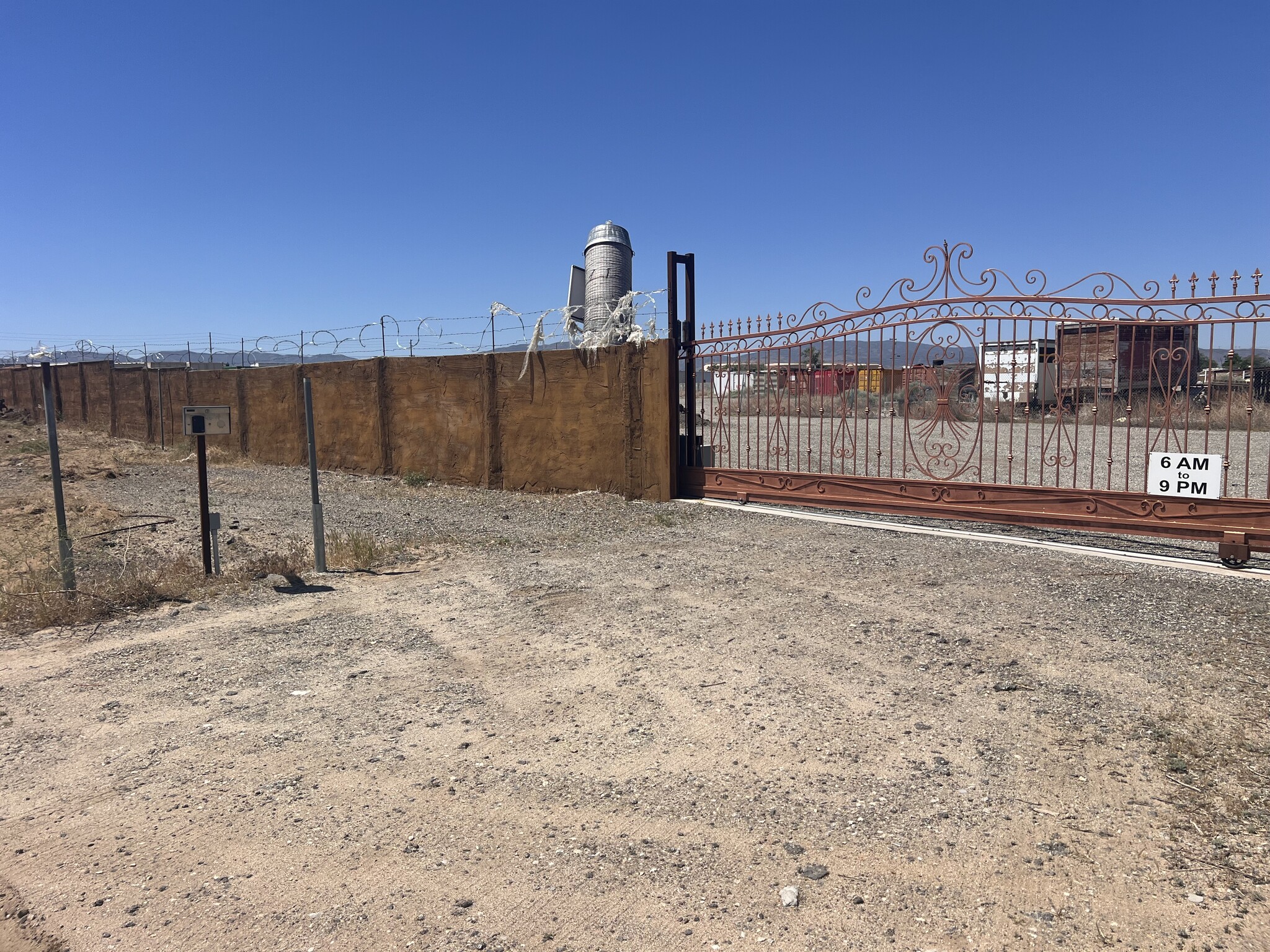 42155 8th St E, Lancaster, CA for Rent