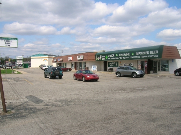 103-107 S Center Rd, Saginaw, MI for Rent