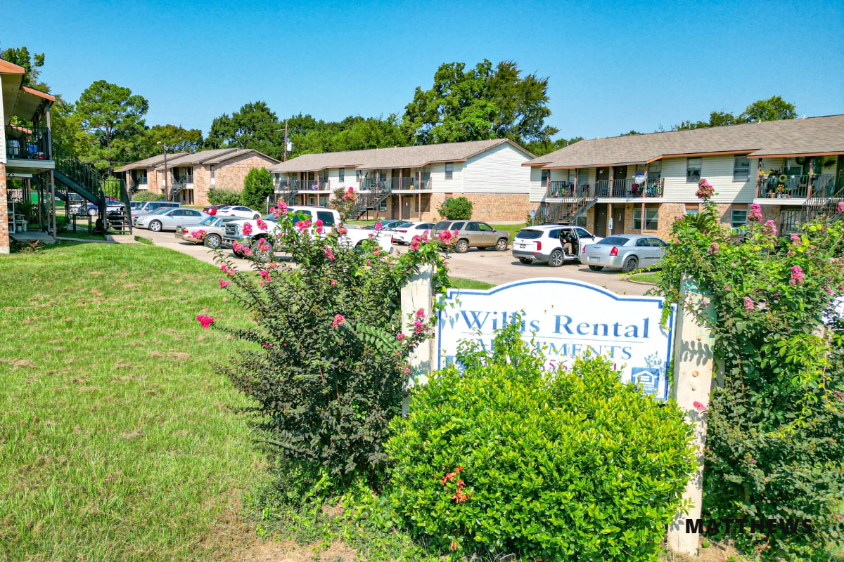 203 E Watson St, Willis, TX for Sale