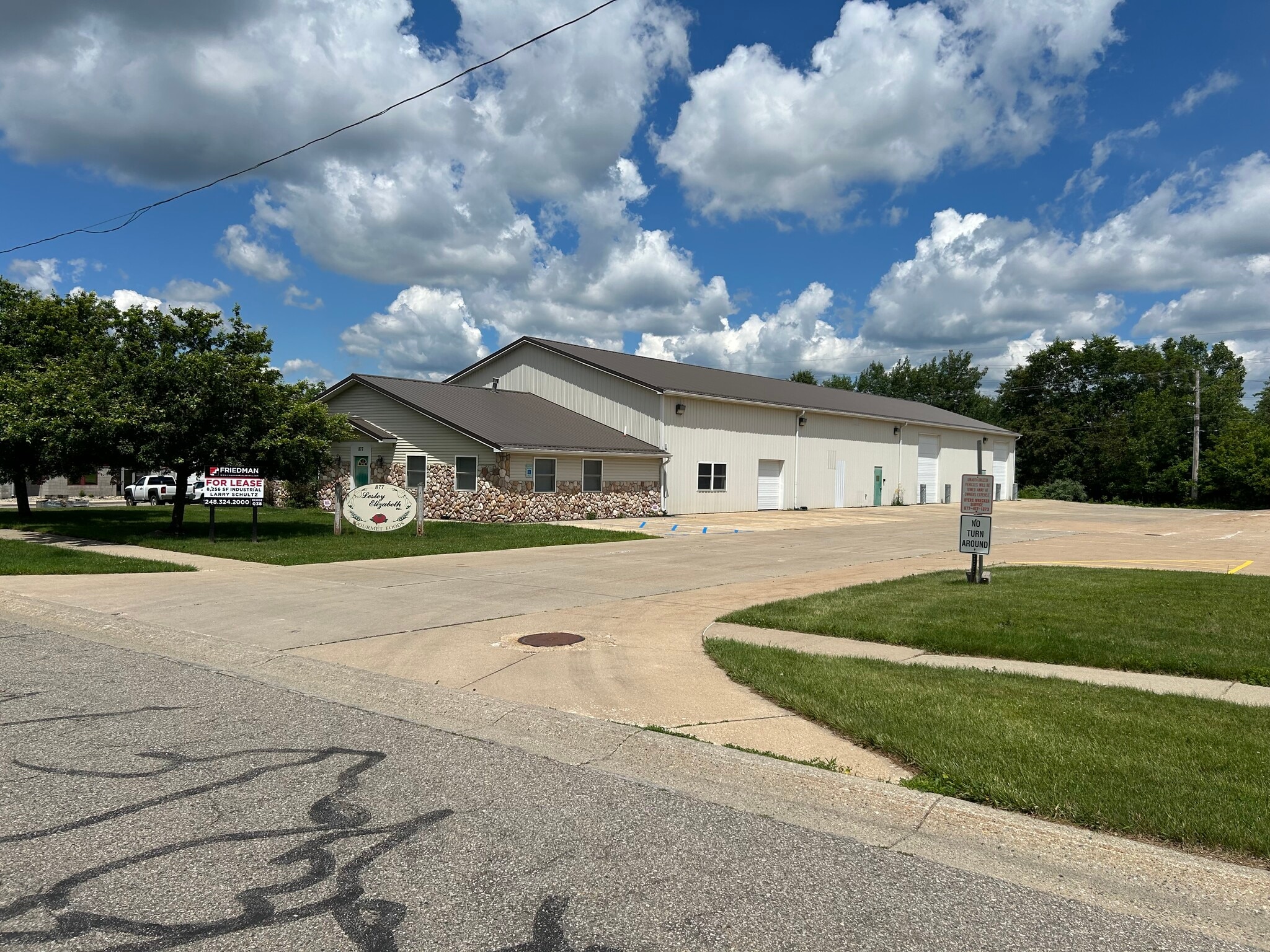 877 Whitney Dr, Lapeer, MI for Rent