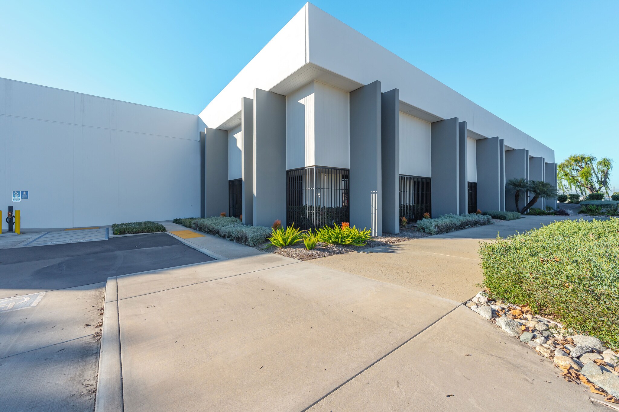 800 W Artesia Blvd, Compton, CA for Rent