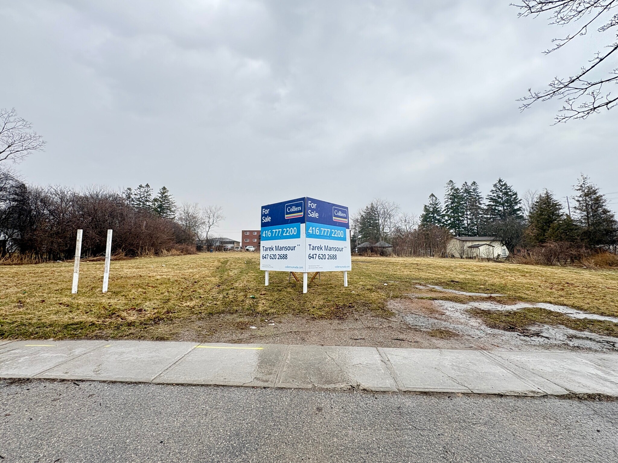 1615 Brock St S, Whitby, ON for Sale