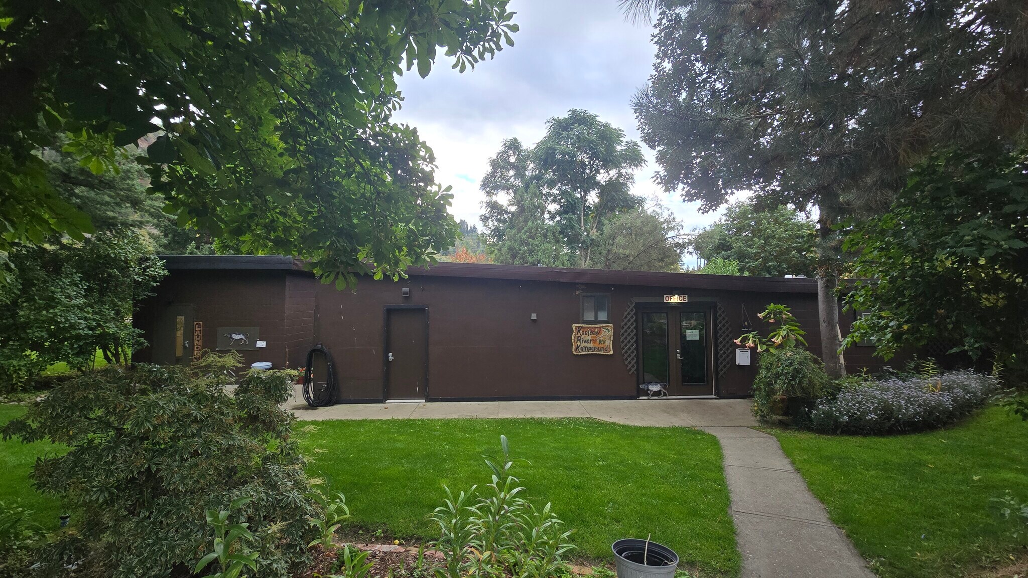 651 Rosedale Rd, Castlegar, BC for Sale