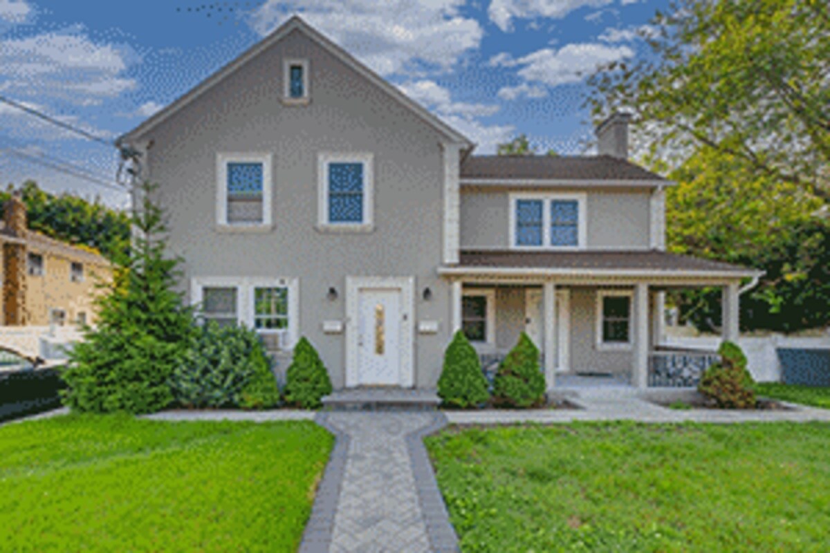 32 Longfellow Ave, Westbury, NY for Sale