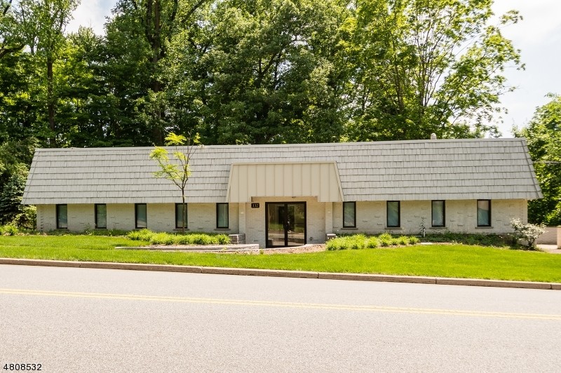 132 W Greenbrook Rd, North Caldwell, NJ for Rent