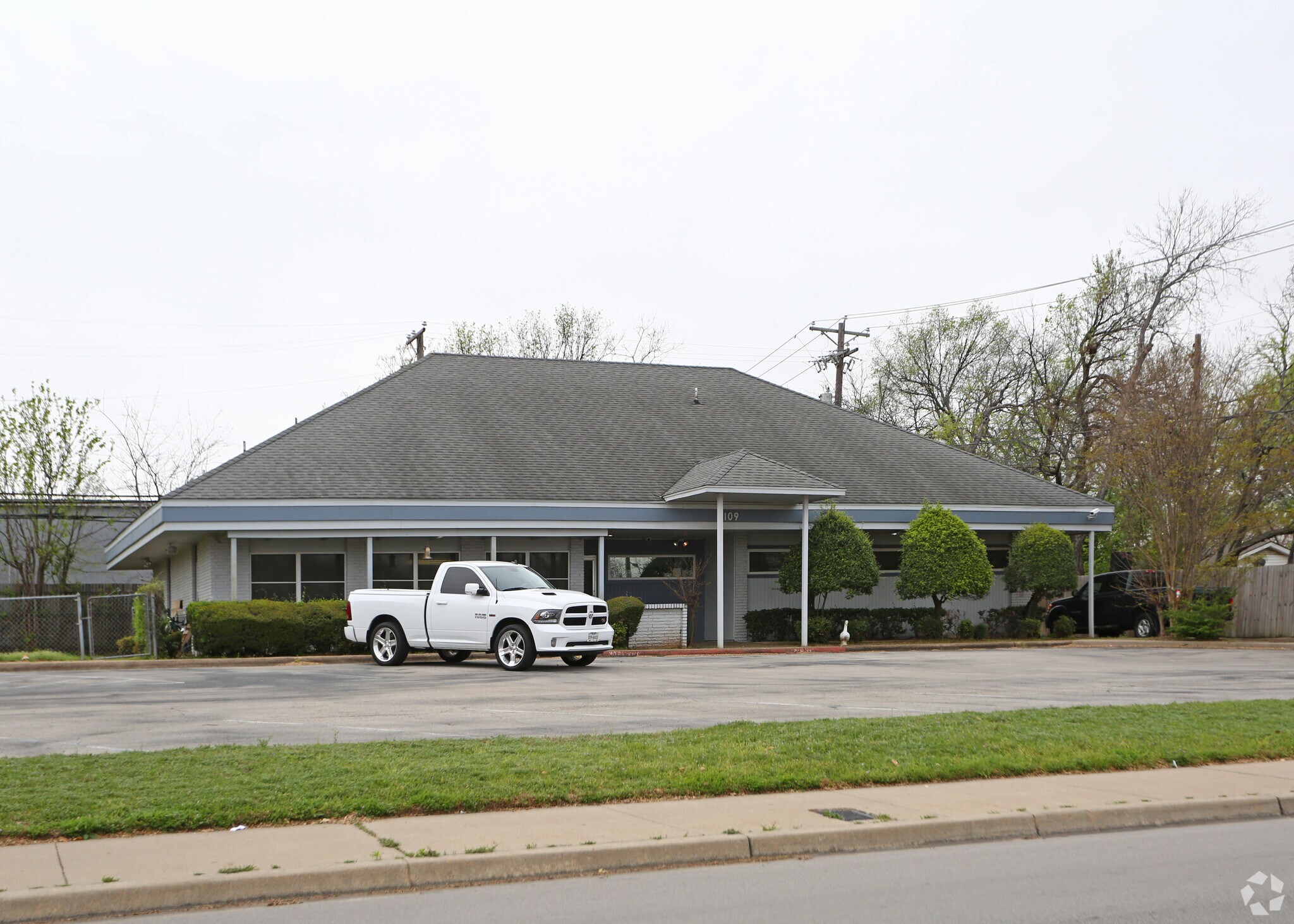 109 W Midway Dr, Euless, TX for Sale