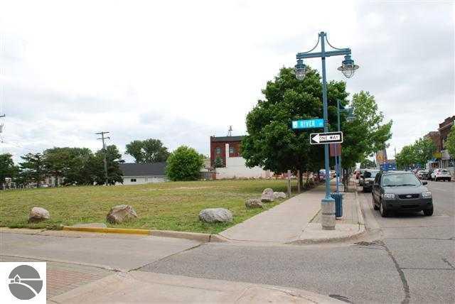 118 W Portage Ave, Sault Sainte Marie, MI for Sale