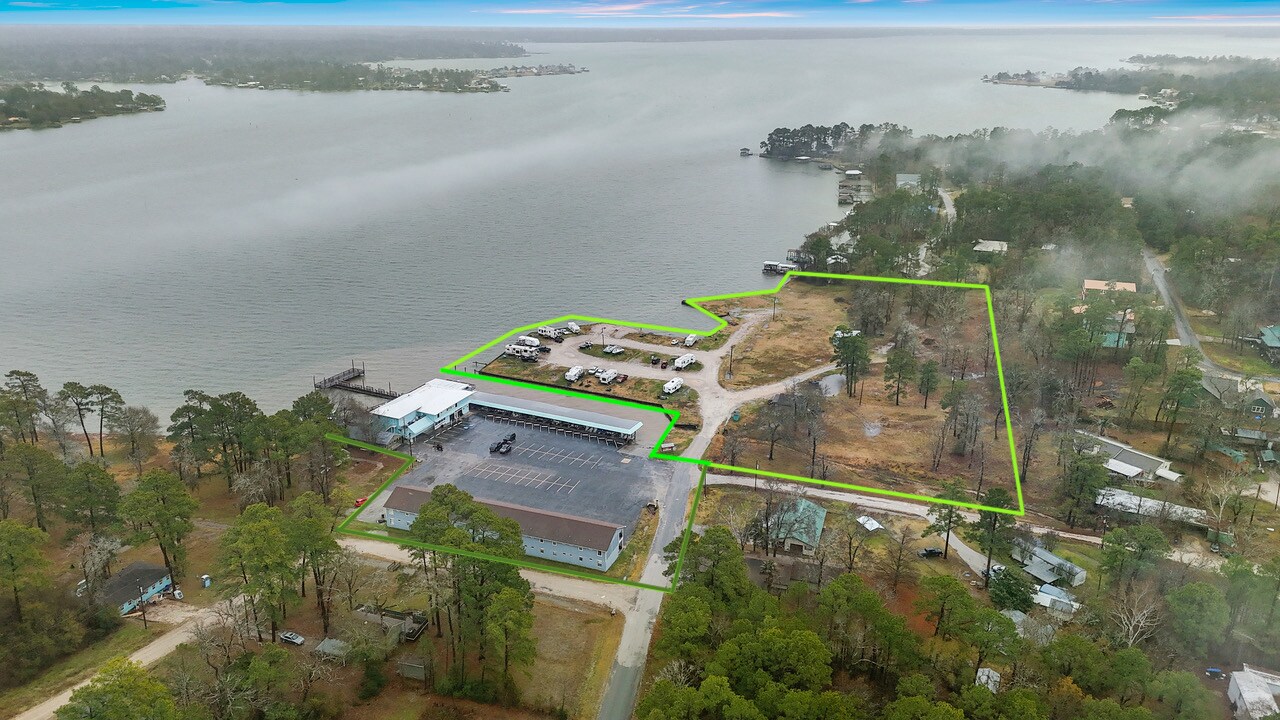371 Navaho Trl, Onalaska, TX for Sale