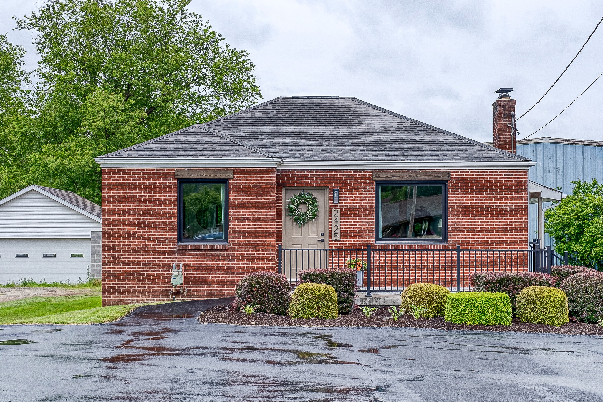 2425 W Pike St, Houston, PA for Sale
