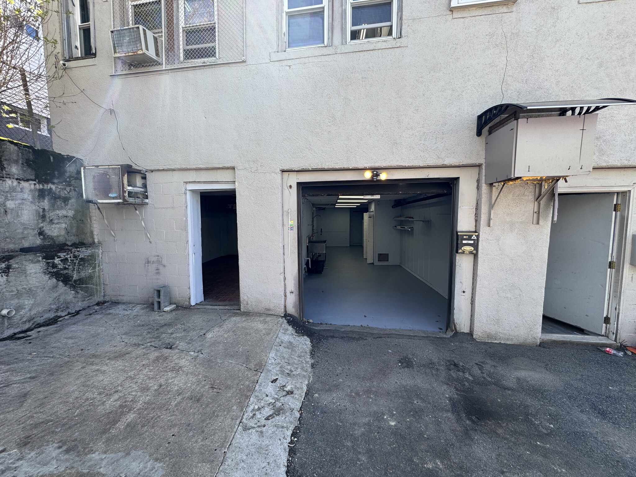 687 Belmont St, Belmont, MA for Rent