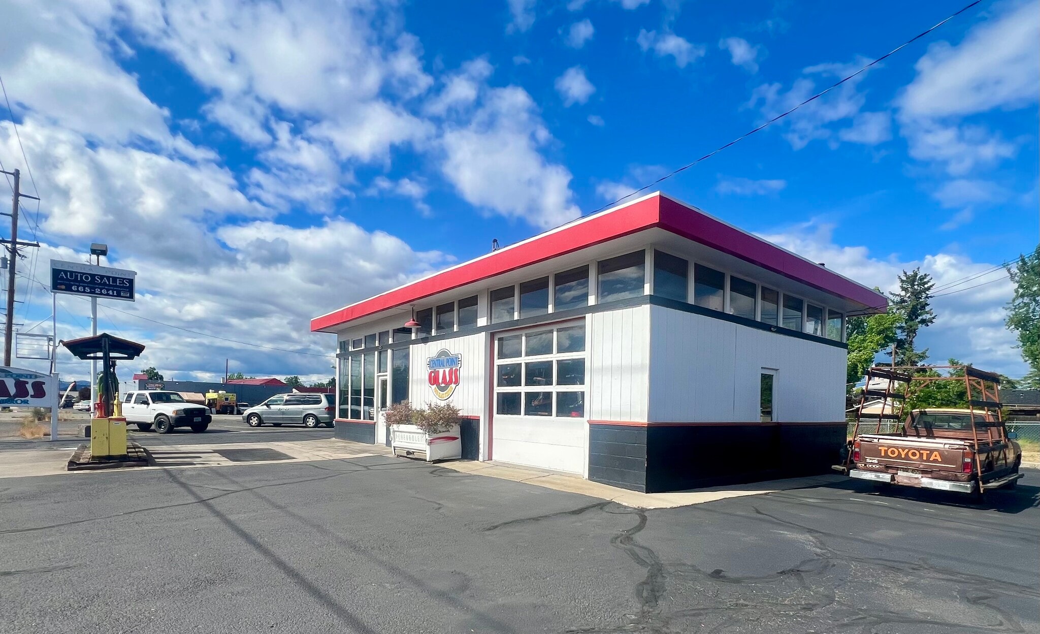 441 S Front St, Central Point, OR for Sale