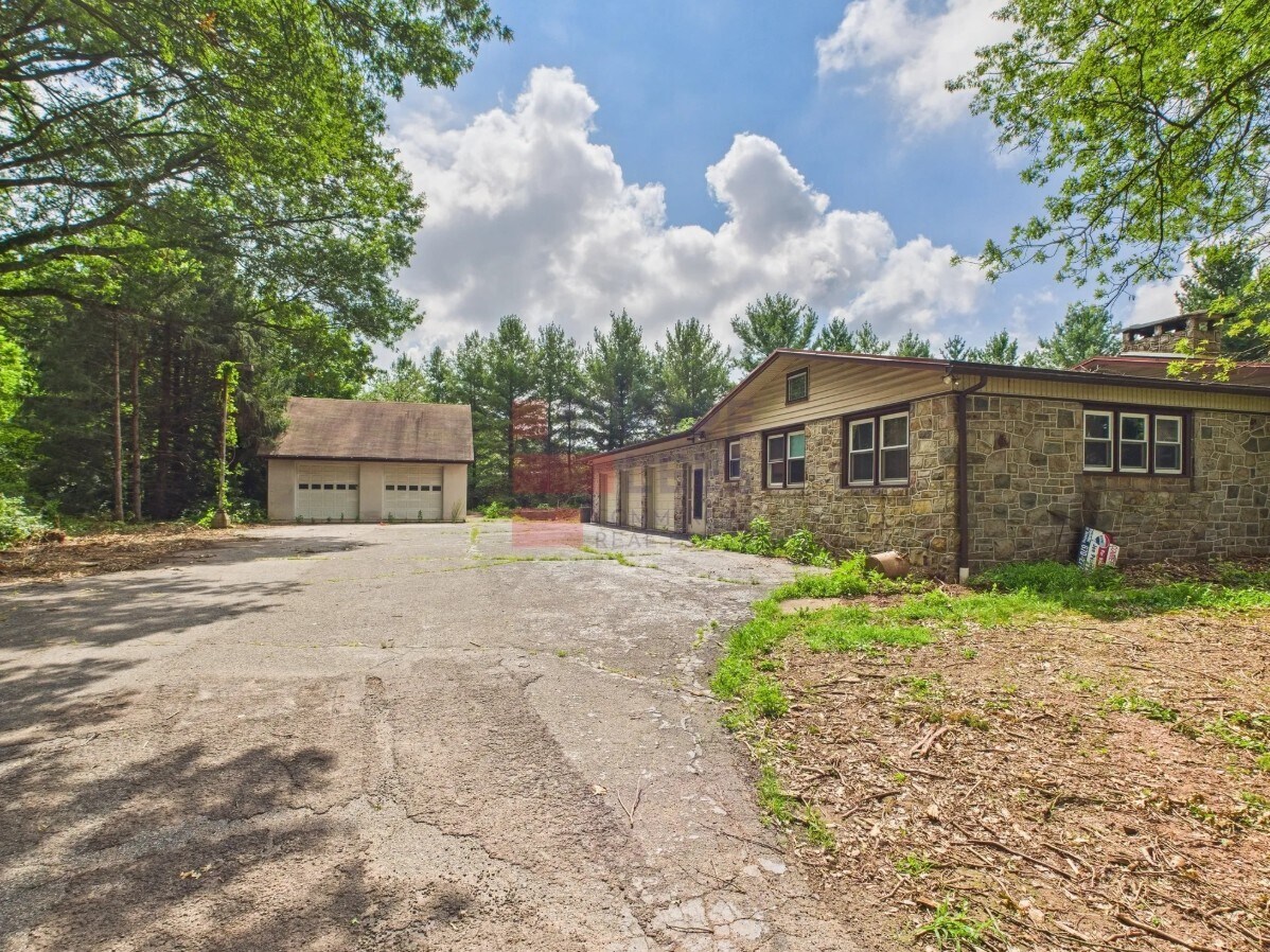 1388 S Hanover St, Pottstown, PA for Rent
