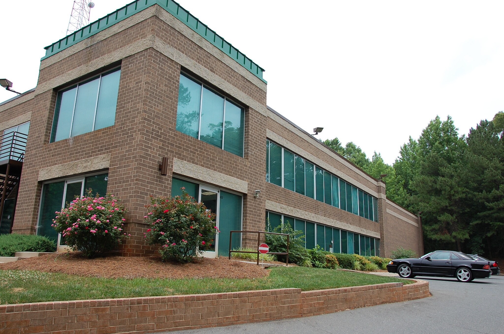 425 E Arrowhead Dr, Charlotte, NC for Rent