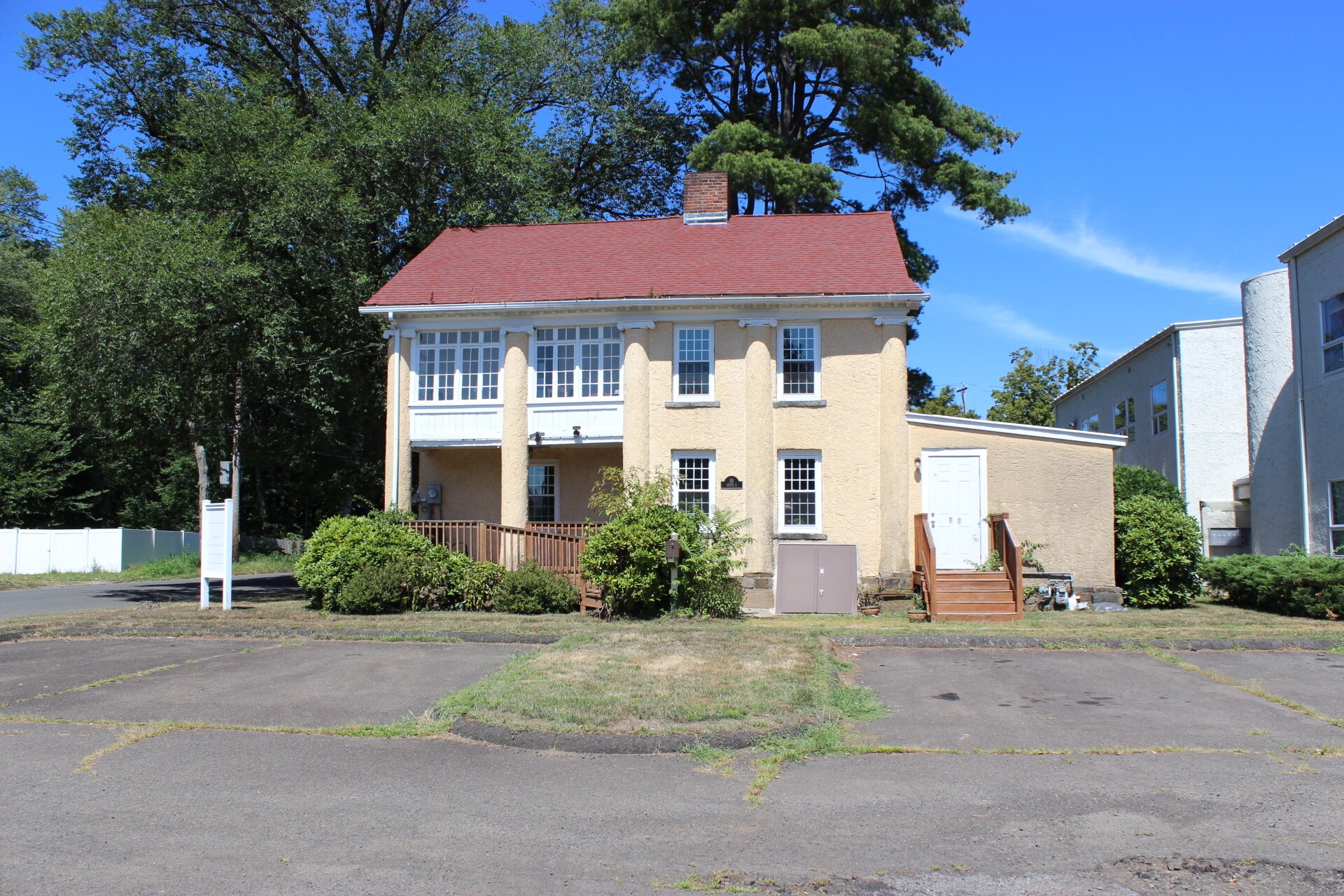 88 Bradley Rd, Woodbridge, CT for Sale